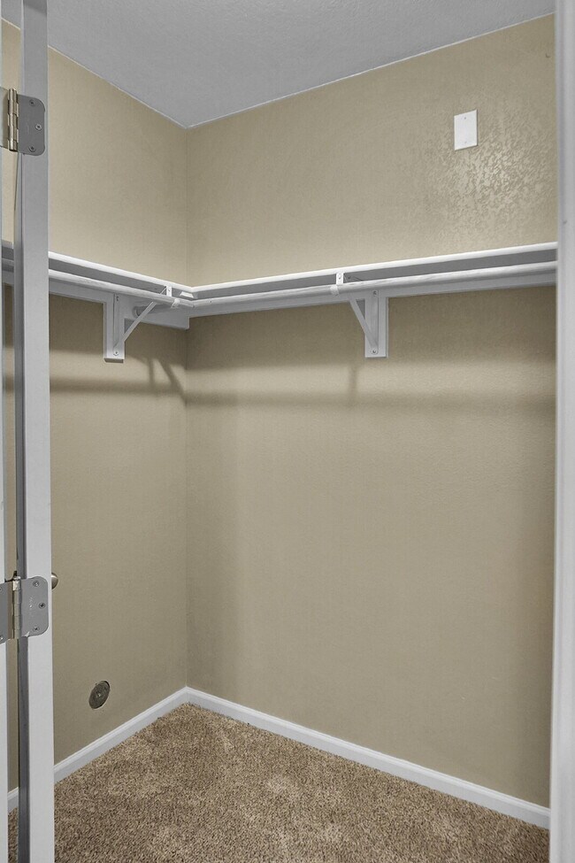 Building Photo - $2,400.00 - 4 Bed, 3.5 Bath Homelocated in the Banning Lewis Ranch neighborhood with Great Commun...