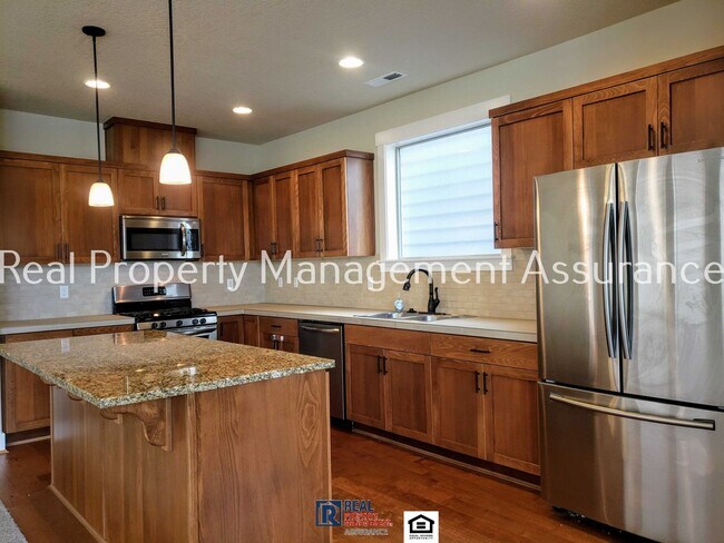 Building Photo - Charming 4 Bedroom!! Move In Ready!