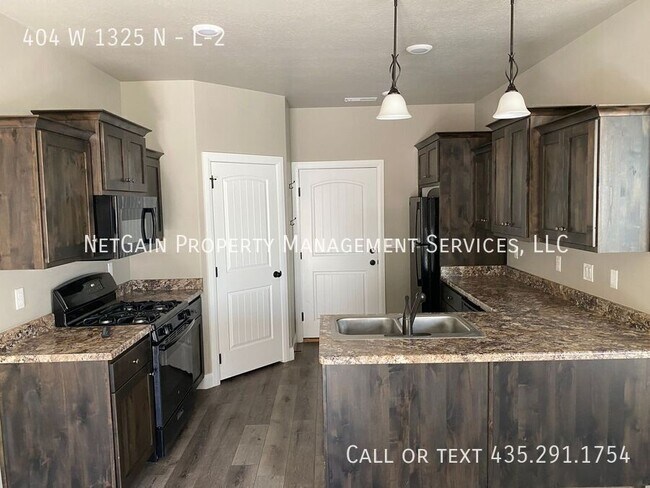 Building Photo - 404 W 1325 N