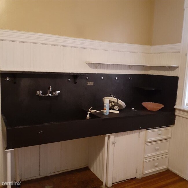 Building Photo - 3 br, 1 bath Apartment - 19-21 Beechwood Ave