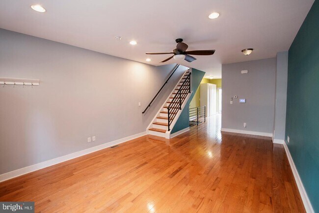 Building Photo - 1727 Annin St