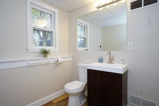 Building Photo - 42 Woodfield St