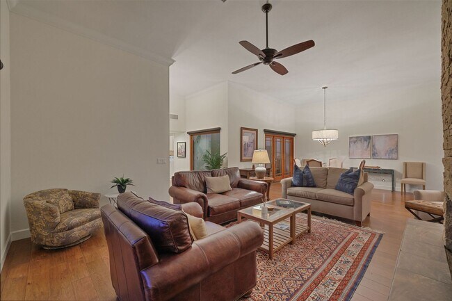 Building Photo - Luxury Golf Course Retreat in Indian Wells