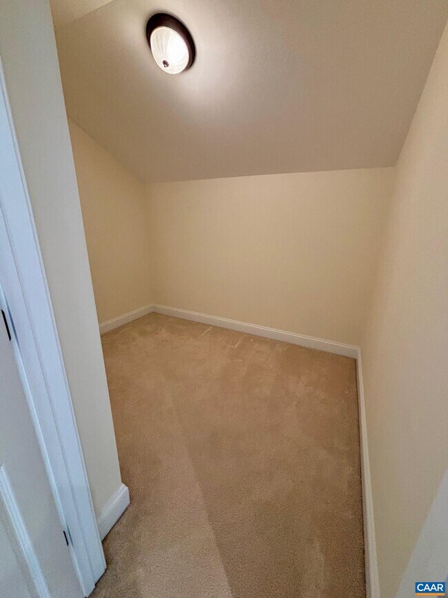 Building Photo - 643 Eight Woods Ln