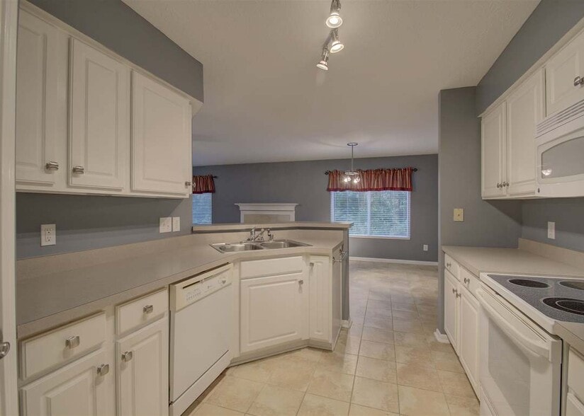 Kitchen - 1468 Taramore Dr
