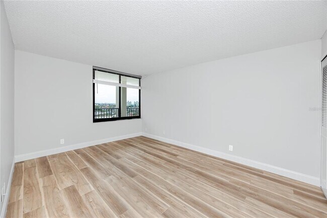 Building Photo - 7100 Sunset Way