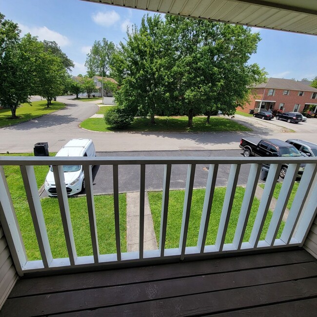 Building Photo - 2/1.5 Townhome-Cookeville City- End Unit