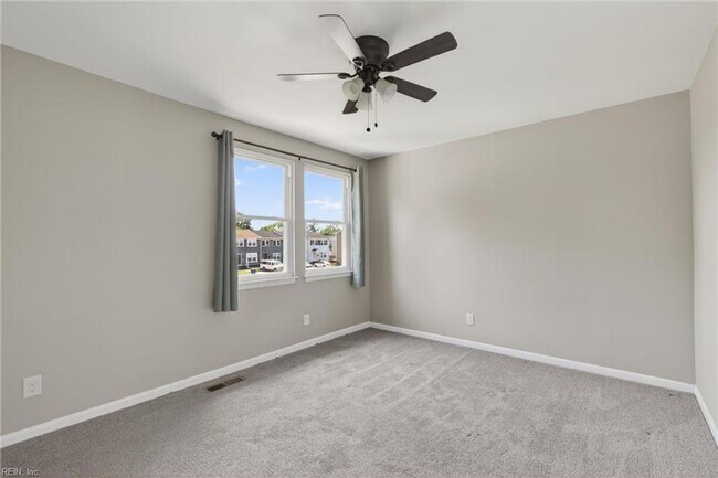 Building Photo - Corner Townhome in Virginia Beach