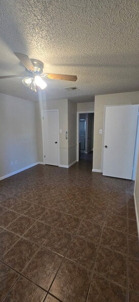 Building Photo - 591 Bosque Bend Ln
