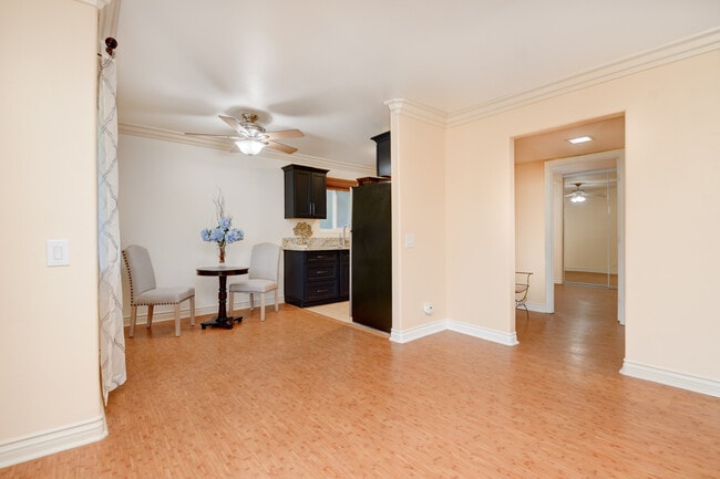 Building Photo - 194 Avenida Descanso