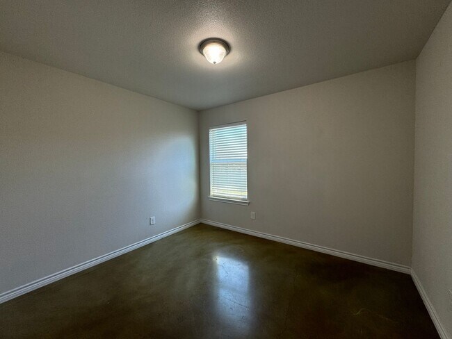 Building Photo - 108 Lowes Blvd