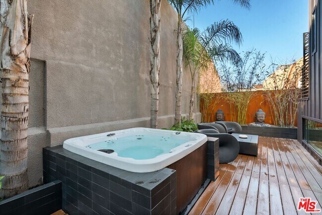 Building Photo - 3601 Dixie Canyon Pl