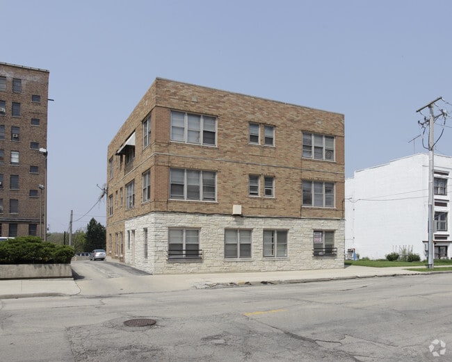 Primary Photo - 114 N Spring St