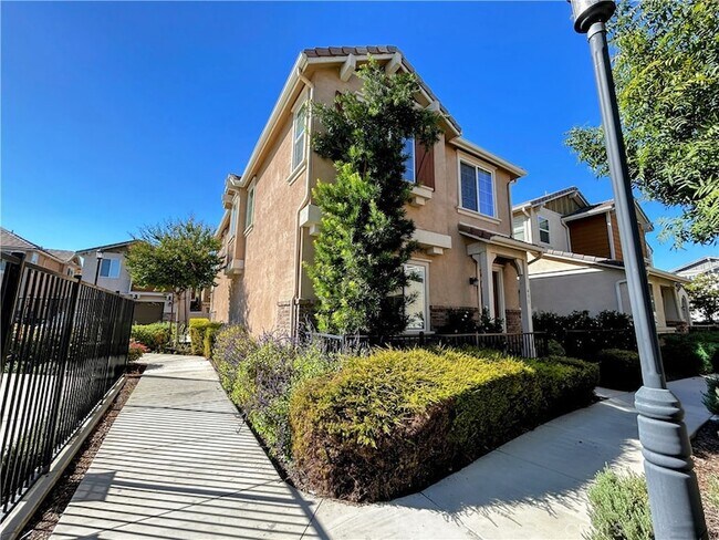 Building Photo - 631 S Brampton Ave