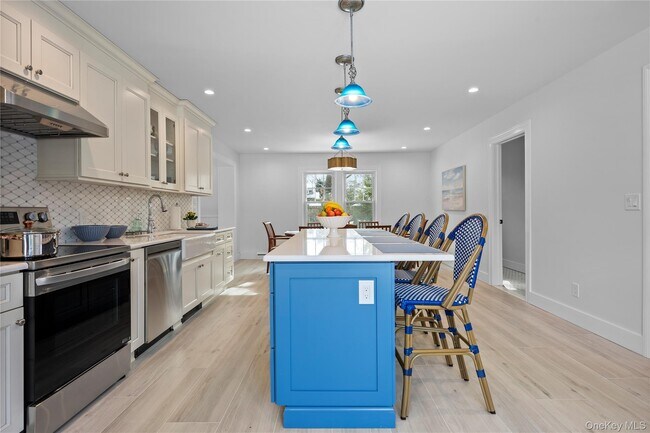 Building Photo - 74 Montauk Hwy