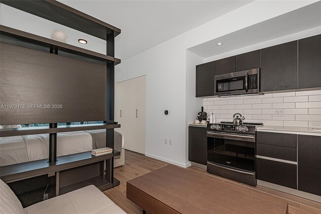 Building Photo - 398 NE 5th St