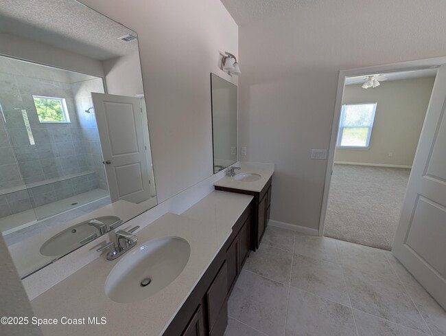Building Photo - 2484 Landing Dr
