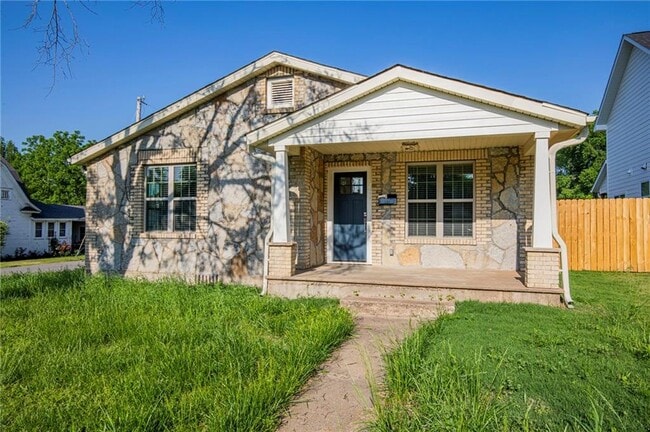 Building Photo - 717 N Mt Olive St