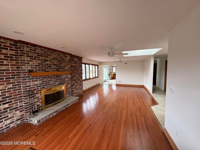 Building Photo - 31 Navarra Dr