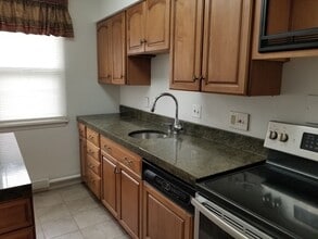 Building Photo - 2 bedroom Mayflower Condo for Rent