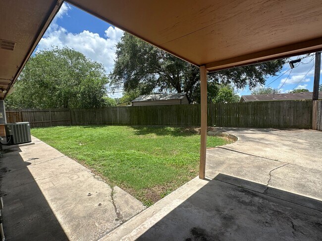 Building Photo - Ready for move in