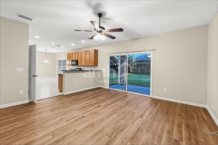Building Photo - 1779 Ferncreek Dr