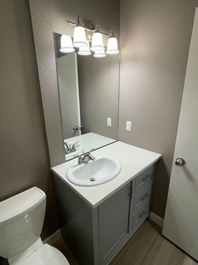 Building Photo - Remodeled 3/2 in near MoPac and Parmer Ln
