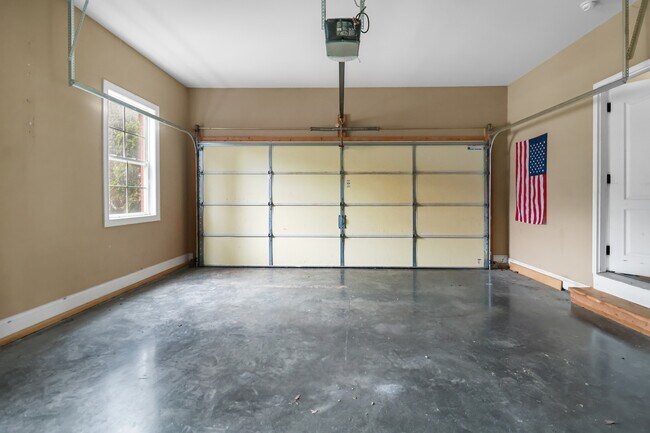 Building Photo - 3375 Cotham Ln