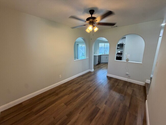 Building Photo - 8267 Moorhaven Way
