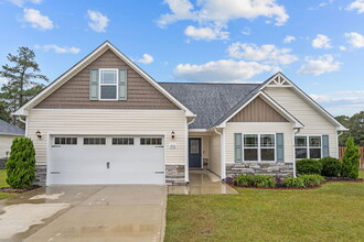 Building Photo - 206 Rowland Dr