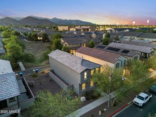 Building Photo - 20872 W Thomas Rd