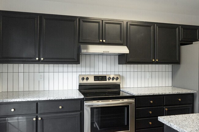 Building Photo - 80 Montebello Ln