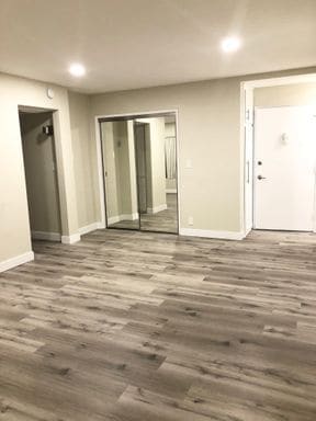 Building Photo - 231 N La Peer Dr