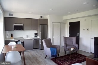 Building Photo - 816 Potomac Ave SE