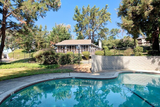 Building Photo - 355 Parkview Terrace