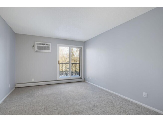 Building Photo - 35 Nathan Ln N