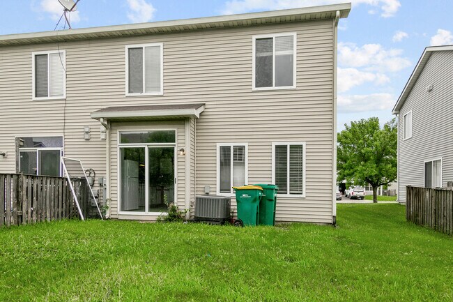 Building Photo - 678 Zachary Dr