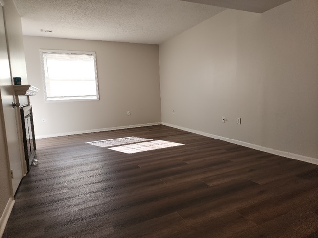 Building Photo - 12730 Woodside Ln