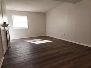 Building Photo - 12730 Woodside Ln