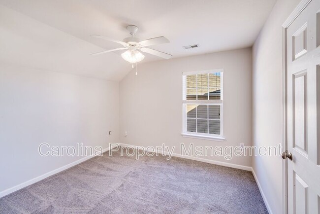 Building Photo - 7020 Bullock Dr