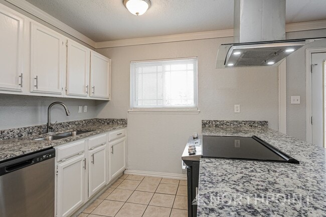Building Photo - 3 BR/2BA | Newly Renovated Single Family Home |  Large Backyard|1- Car Garage!