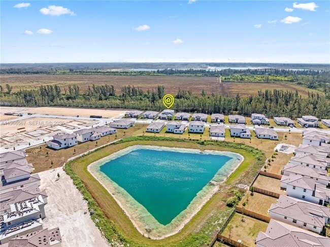 Building Photo - 2442 SE 30th St