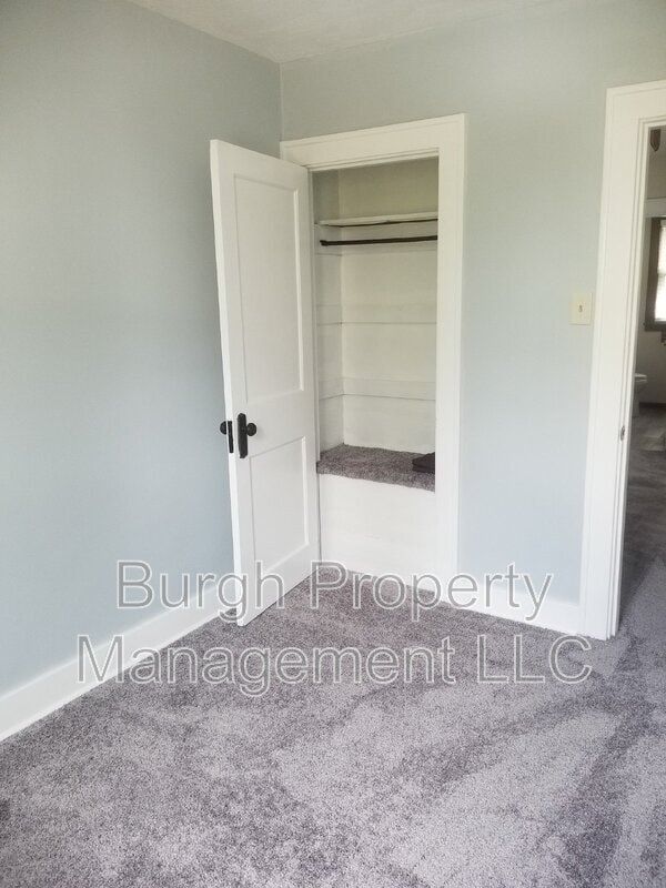 Building Photo - 944 Jackman Ave