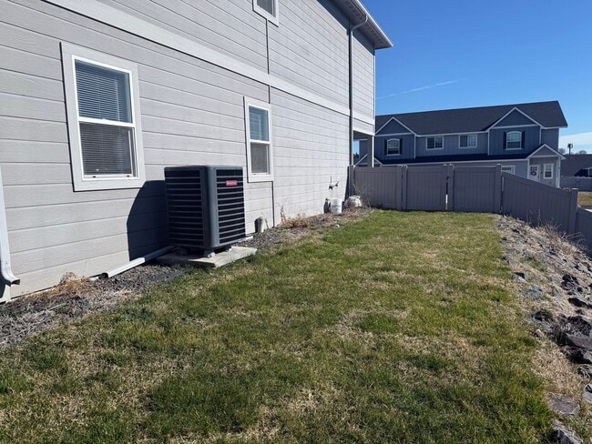 Building Photo - Stunning 4 Bedroom West Valley Townhome - $500 SPECIAL MOVE IN CREDIT