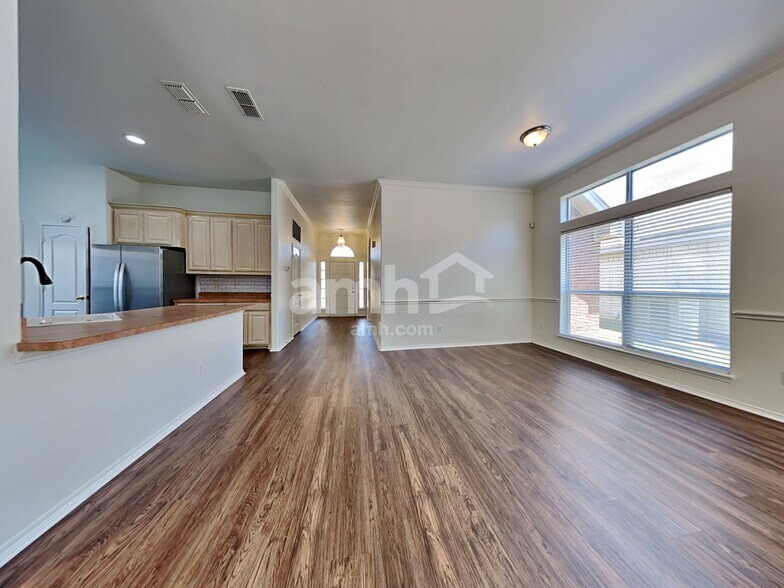 Building Photo - 9020 Saranac Trl
