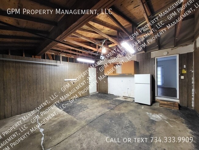 Building Photo - 8975 Nottingham Dr