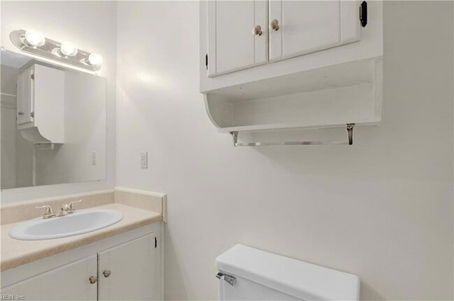 Building Photo - 6661 Cedar Lake Dr