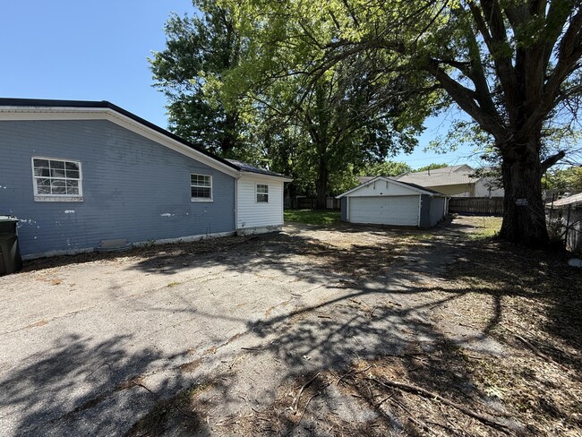 Building Photo - 2360 Liberty Rd