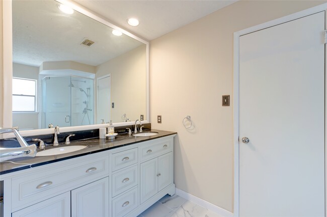 Building Photo - 2902 Field Line Dr