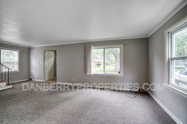 Building Photo - 1017 Searles Rd